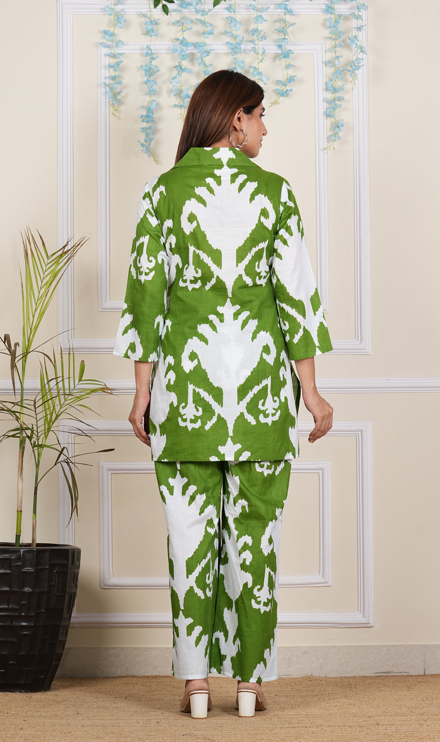Elegant Cotton Ikat Print Kurta Set in Green & White